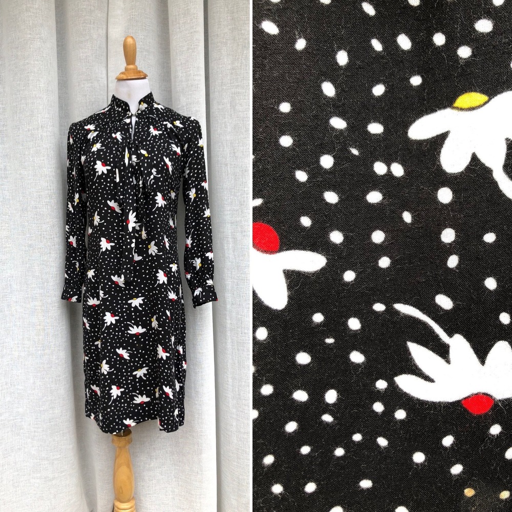 1970 Black white yellow red daisies long sleeve bow tie shirt dress
